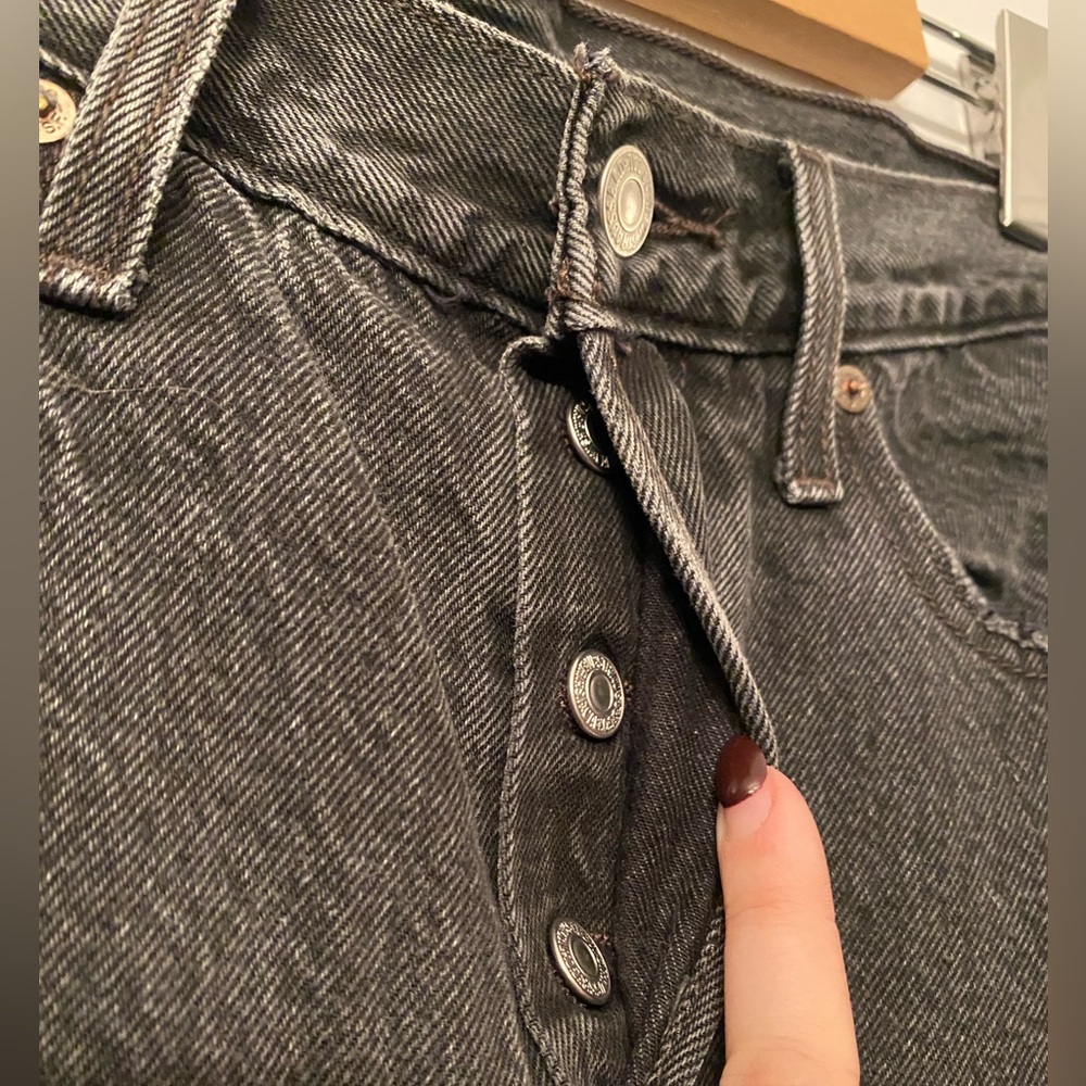LEVI’S- Straight Fit - Picture 2 of 4